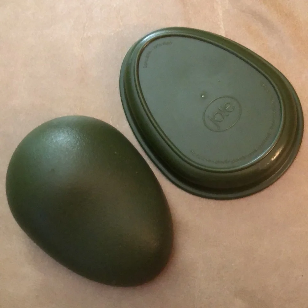 AVOCADO KEEPER • BPA FREE • DISHWASHER SAFE